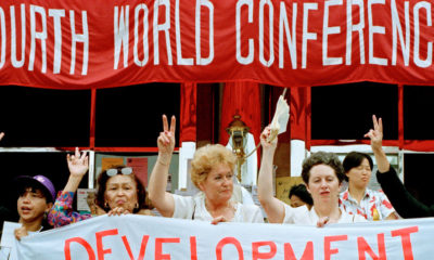 Participantes de grupos de la sociedad civil se reúnen al margen de la Cuarta Conferencia Mundial de las Naciones Unidas sobre la Mujer, celebrada en Beijing (China) en septiembre de 1995.