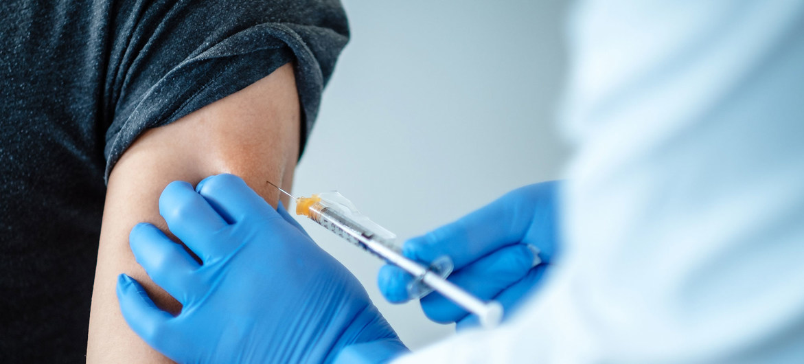 BioNTech La empresa farmacéutica Pfizer y la de biotecnología BioNTech aseguran que su vacuna contra la COVID-19 es eficaz en más del 90% de los casos..