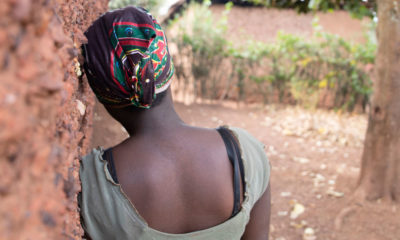 © OIM 2021/Lauriane Wolfe Elisabeth, que ahora tiene 16 años, se encuentra de nuevo con su familia en Burundi.
