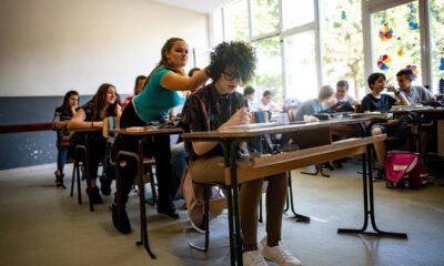 Mediadores pares simulan un caso de acoso escolar en la escuela Branko Radicevic en Mitrovica Norte, el 30 de mayo de 2018.